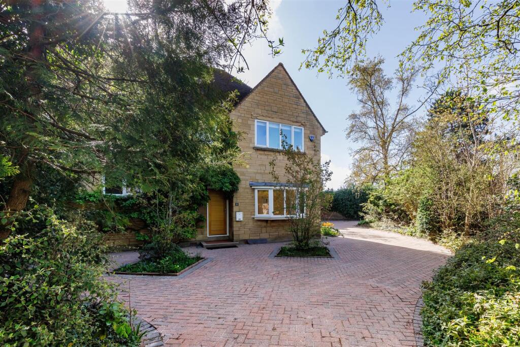 4 bed Detached for rent in Royal Leamington Spa. From Handles Property - Leamington