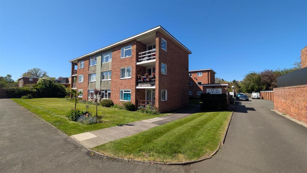 2 bed 1st Floor Flat for rent in Whitnash. From Handles Property - Leamington