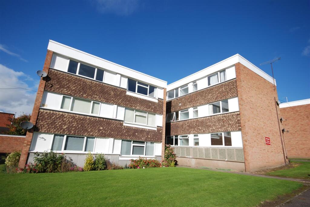 2 bed Apartment for rent in Warwick. From Handles Property - Leamington