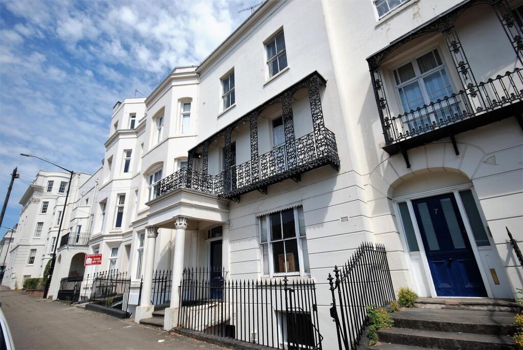 2 bed Apartment for rent in Royal Leamington Spa. From Handles Property - Leamington