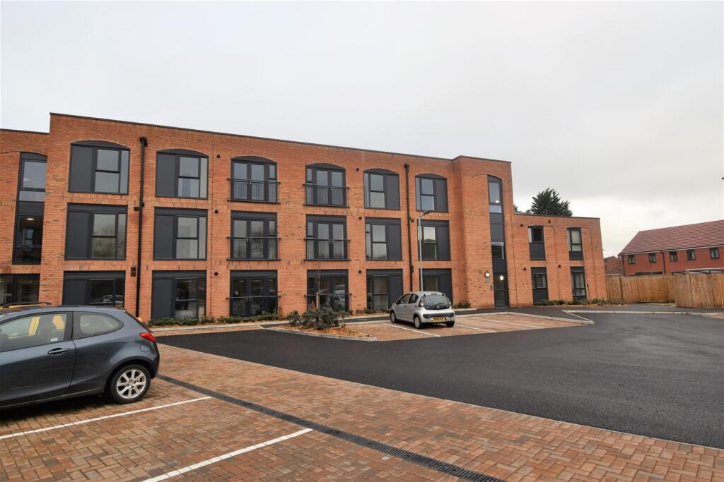 2 bed Apartment for rent in Whitnash. From Handles Property - Leamington