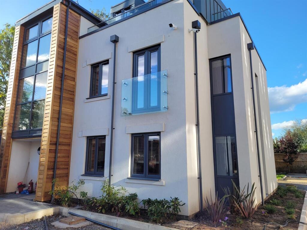 2 bed Apartment for rent in Blackdown. From Handles Property - Leamington