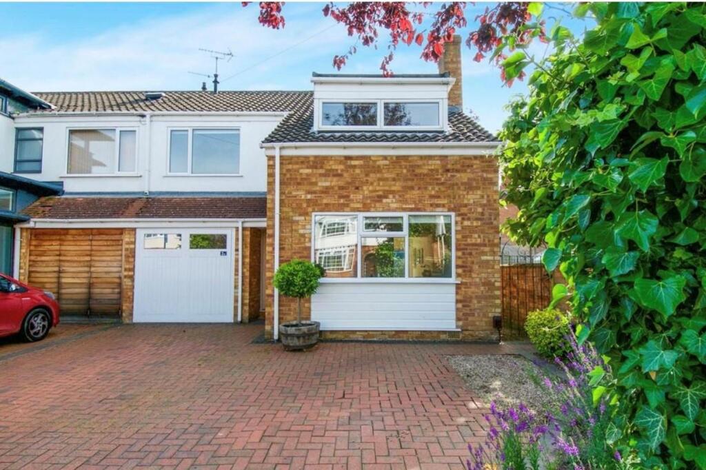 4 bed Detached for rent in Kenilworth. From Handles Property - Leamington