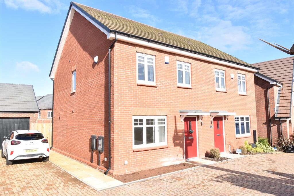 2 bed Detached for rent in Warwick. From Handles Property - Leamington