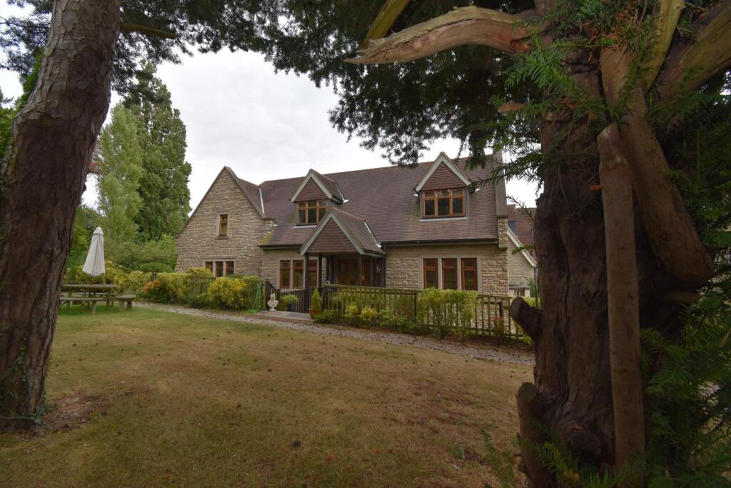 4 bed Detached for rent in Blackdown. From Handles Property - Leamington 4 bed Detached for rent in Blackdown. From Handles Property - Leamington