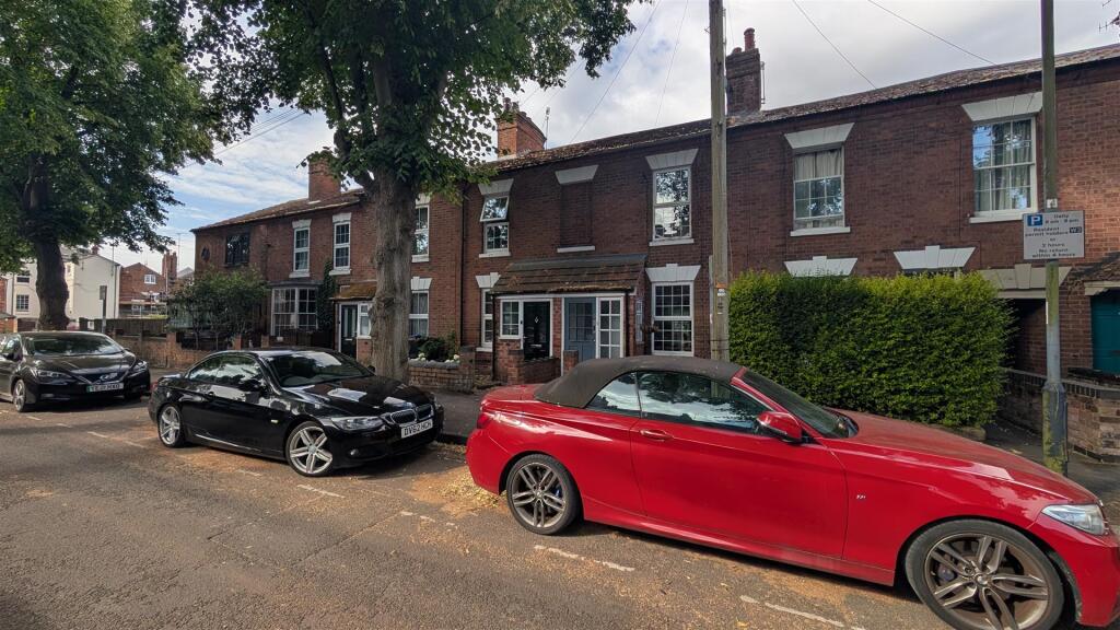 2 bed Detached for rent in Warwick. From Handles Property - Leamington