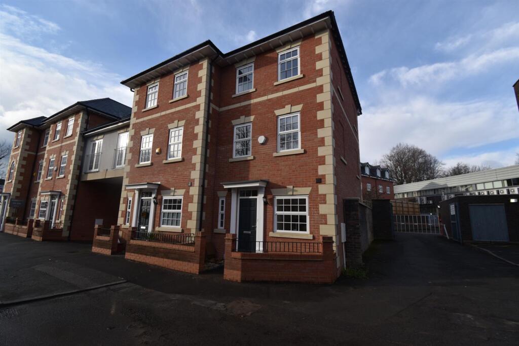 3 bed Semi Detached for rent in Warwick. From Handles Property - Leamington