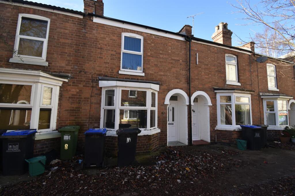 4 bed Detached for rent in Whitnash. From Handles Property - Leamington 4 bed Detached for rent in Whitnash. From Handles Property - Leamington