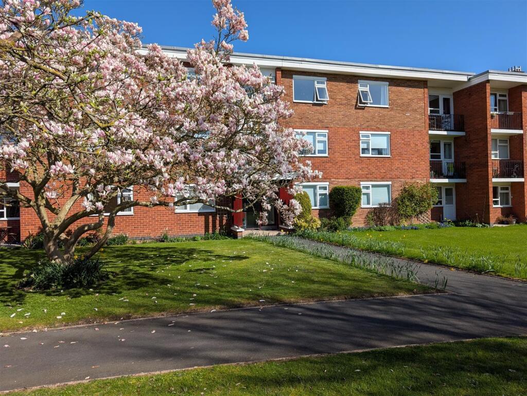 2 bed Apartment for rent in Royal Leamington Spa. From Handles Property - Leamington