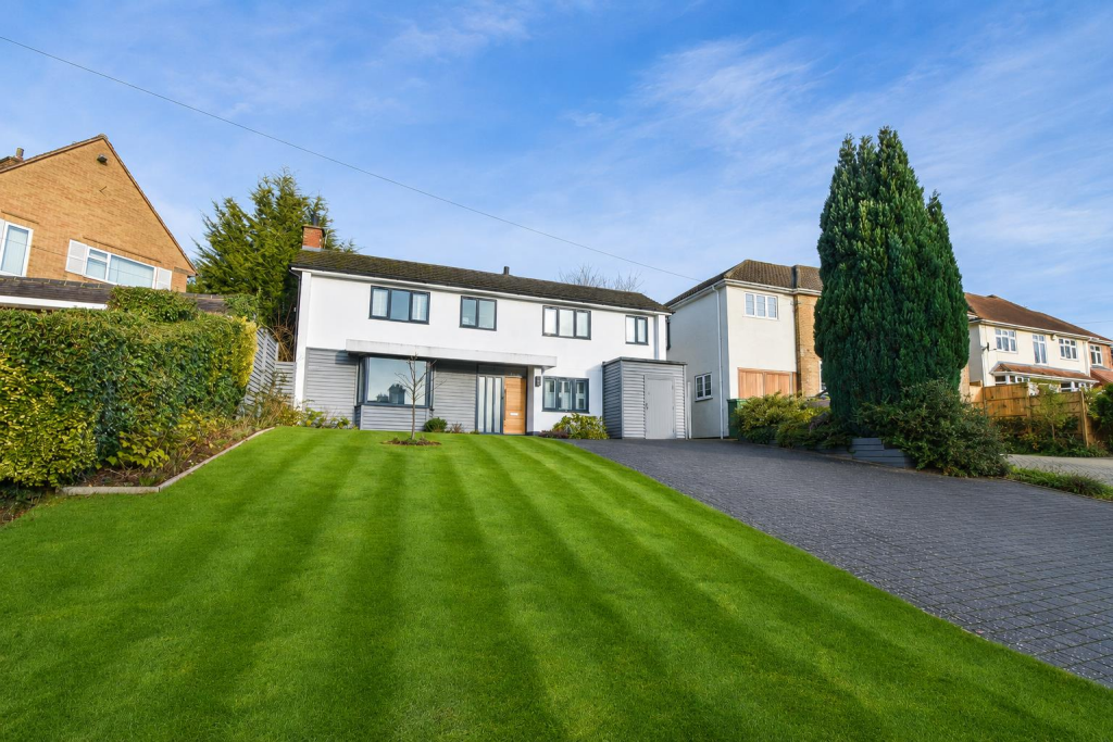 4 bed Detached for rent in Blackdown. From Handles Property - Leamington 4 bed Detached for rent in Blackdown. From Handles Property - Leamington
