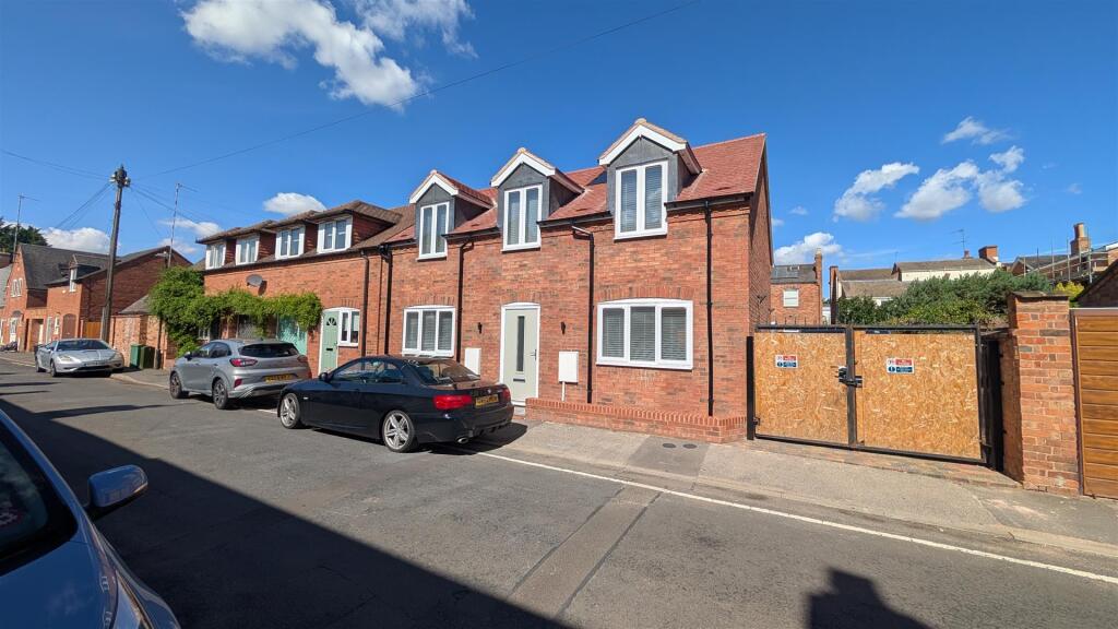 1 bed Apartment for rent in Whitnash. From Handles Property - Leamington 1 bed Apartment for rent in Whitnash. From Handles Property - Leamington