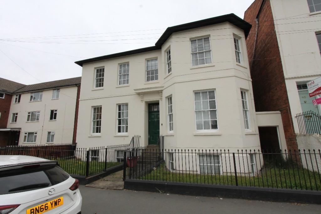 6 bed Private Halls for rent in Whitnash. From Handles Property - Leamington 6 bed Private Halls for rent in Whitnash. From Handles Property - Leamington