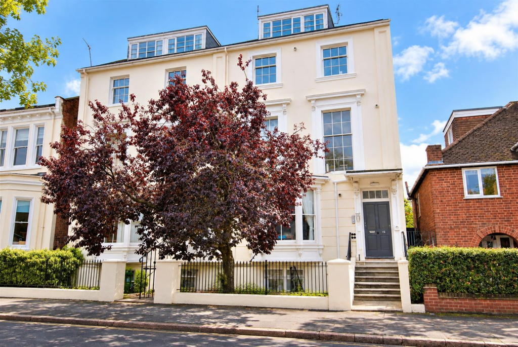 2 bed Apartment for rent in Whitnash. From Handles Property - Leamington