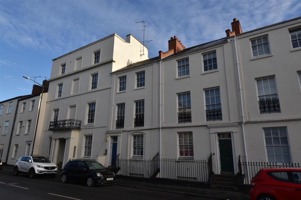 4 bed Apartment for rent in Whitnash. From Handles Property - Leamington