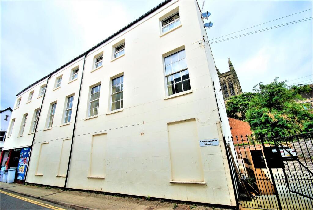 5 bed Apartment for rent in Whitnash. From Handles Property - Leamington