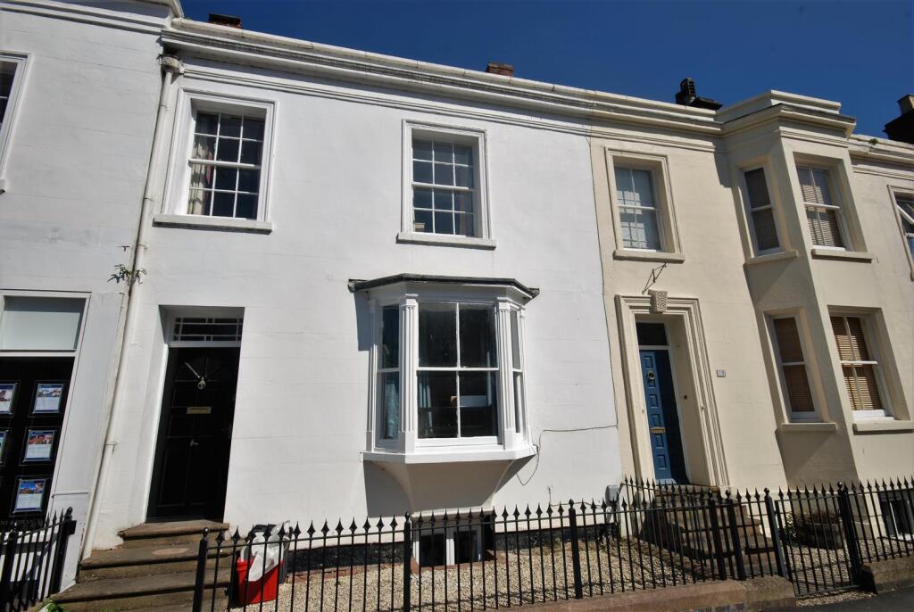 6 bed Detached for rent in Royal Leamington Spa. From Handles Property - Leamington
