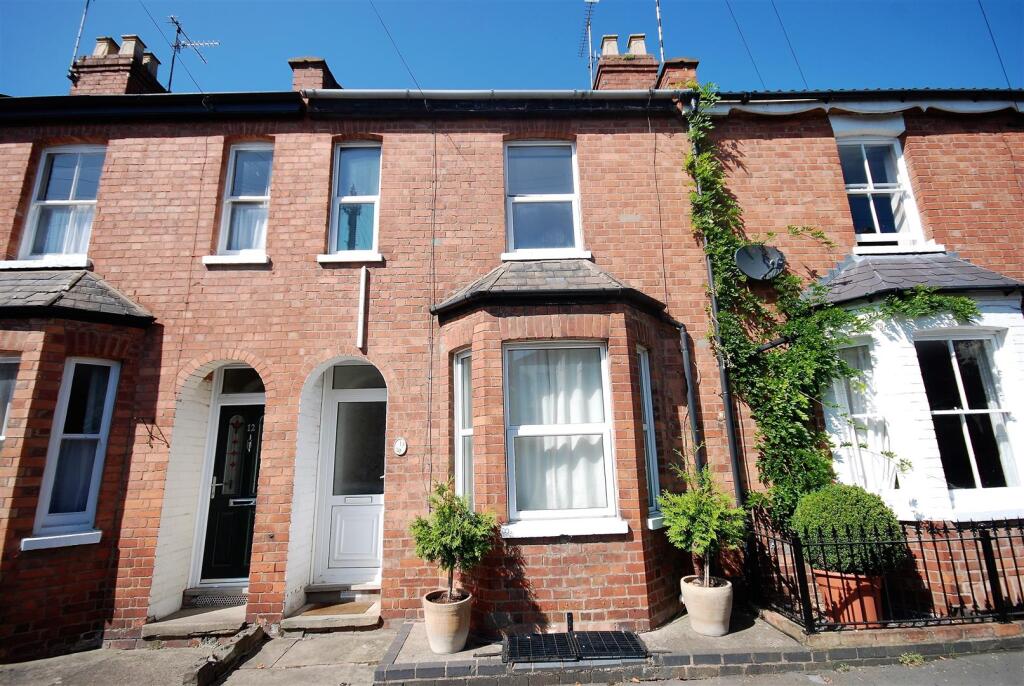 6 bed Detached for rent in Royal Leamington Spa. From Handles Property - Leamington