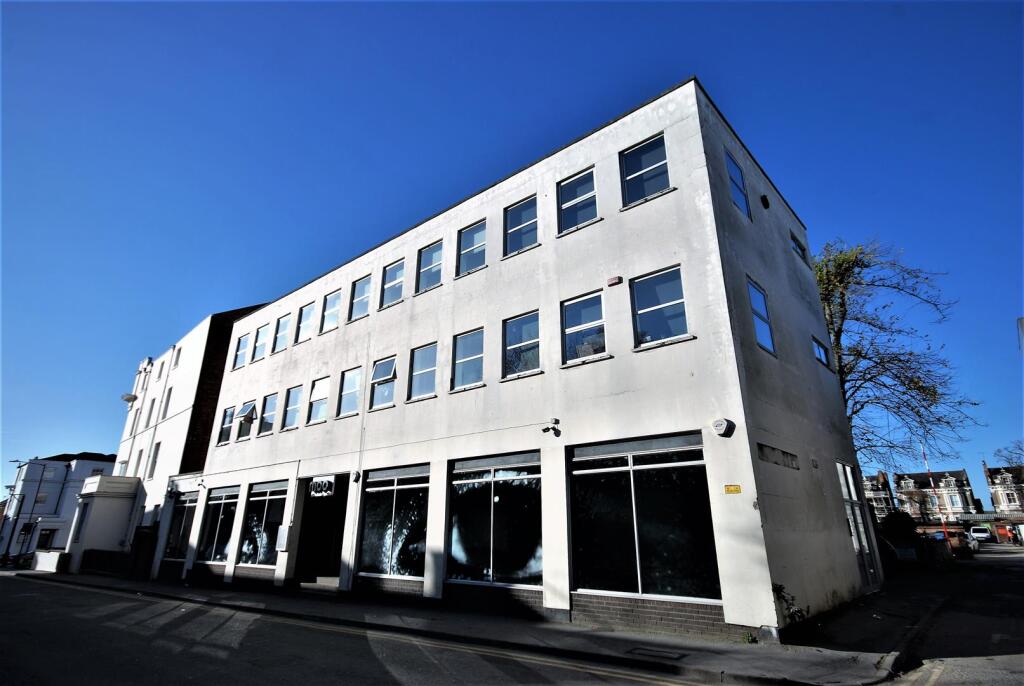 6 bed Apartment for rent in Royal Leamington Spa. From Handles Property - Leamington