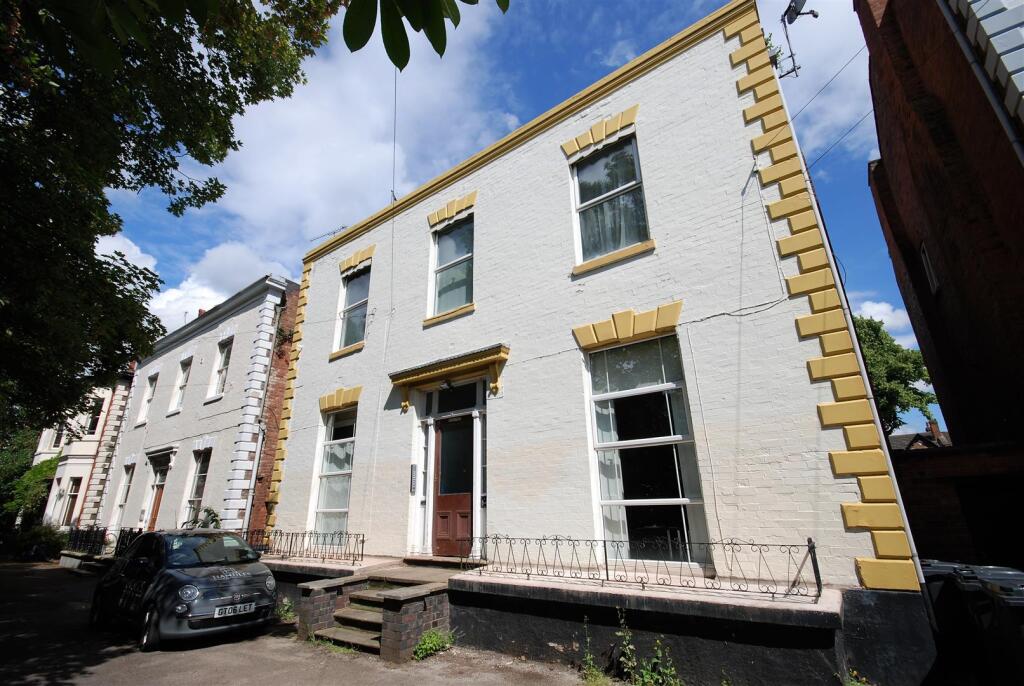 3 bed Apartment for rent in Whitnash. From Handles Property - Leamington 3 bed Apartment for rent in Whitnash. From Handles Property - Leamington