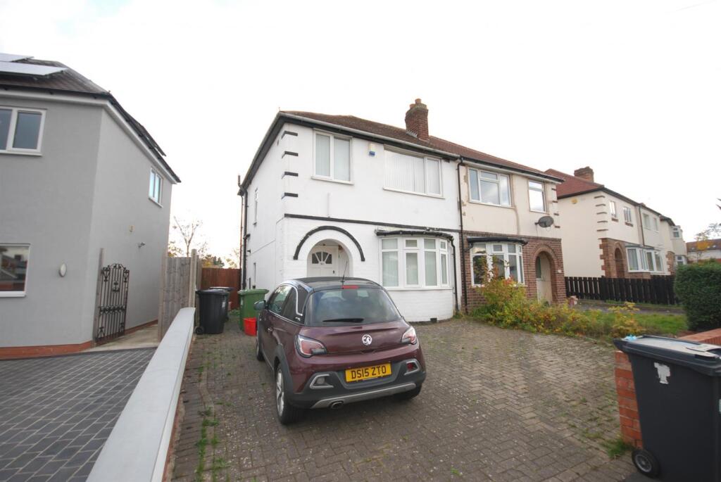 3 bed Detached for rent in Whitnash. From Handles Property - Leamington