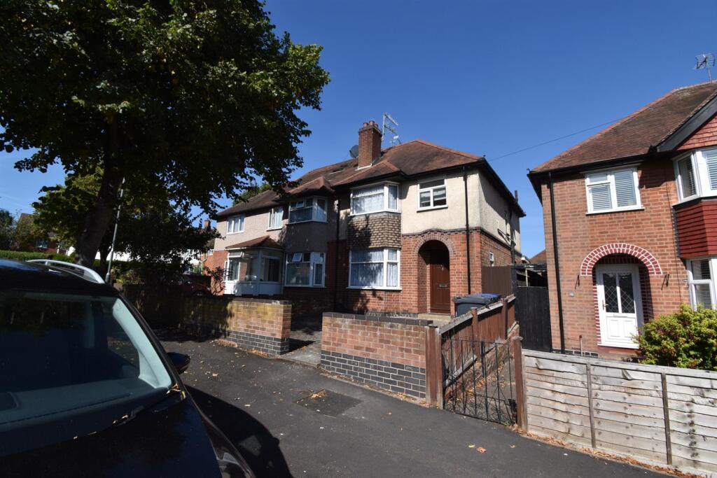 3 bed 1st Floor Flat for rent in Whitnash. From Handles Property - Leamington