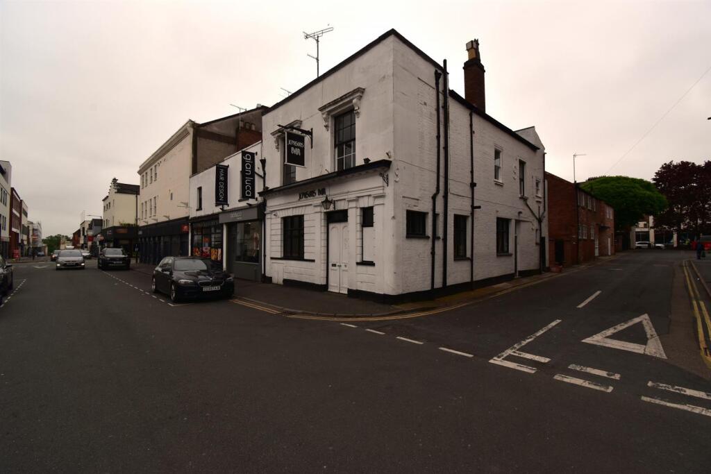 4 bed 1st Floor Flat for rent in Royal Leamington Spa. From Handles Property - Leamington