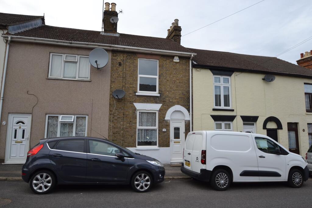 2 bed Mid Terraced House for rent in Sittingbourne. From Hawkesford James - Sittingbourne