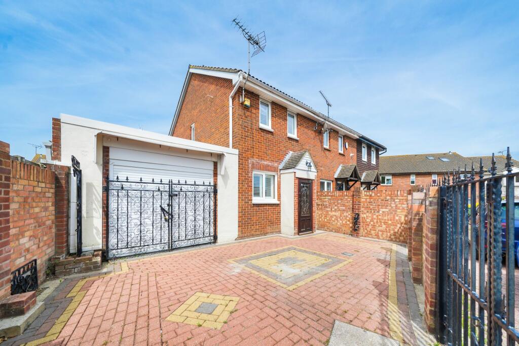 2 bed Semi Detached for rent in Sittingbourne. From Hawkesford James - Sittingbourne 2 bed Semi Detached for rent in Sittingbourne. From Hawkesford James - Sittingbourne