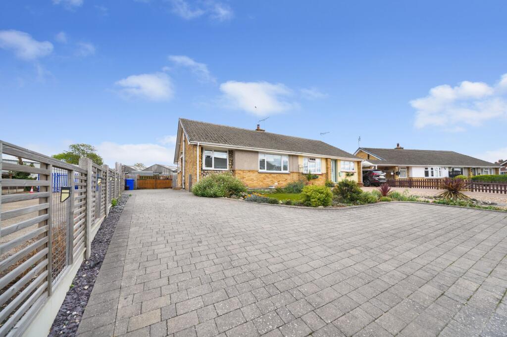 2 bed Bungalow for rent in Sittingbourne. From Hawkesford James - Sittingbourne