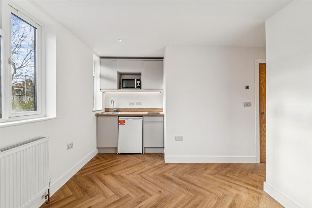 0 bed 1st Floor Flat for rent in Chiswick. From Whitman and Co.