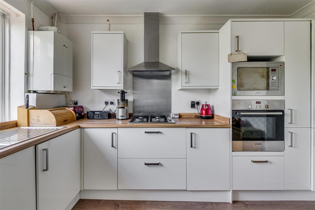 2 bed 1st Floor Flat for rent in London. From Whitman and Co.