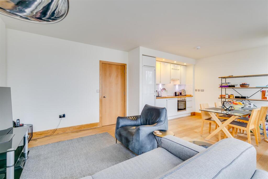 2 bed Apartment for rent in London. From Whitman and Co.