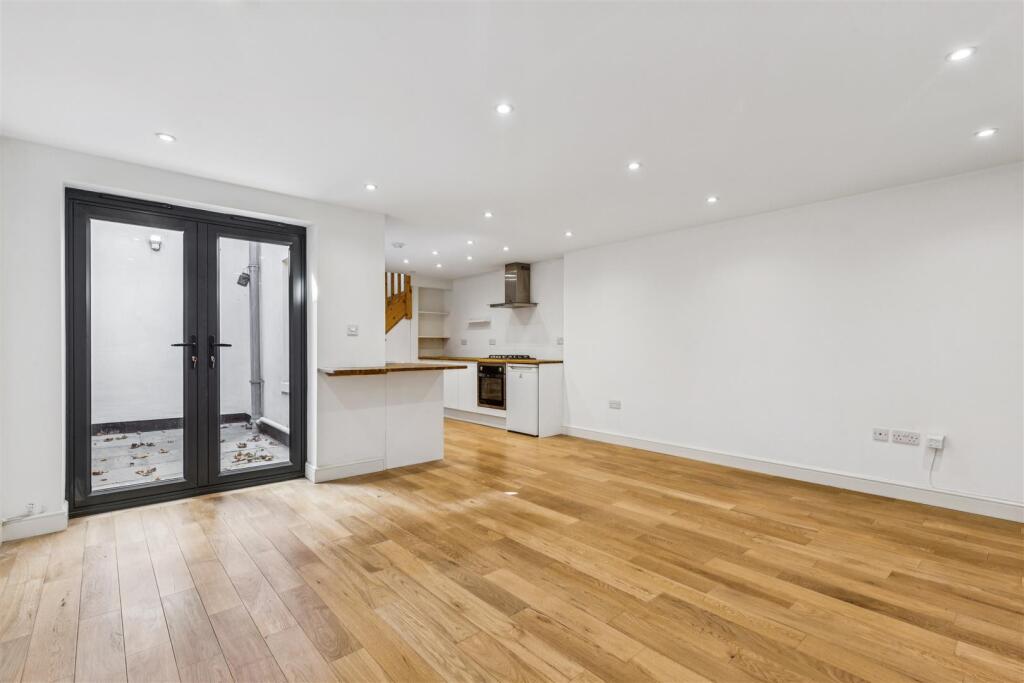 2 bed 1st Floor Flat for rent in London. From Whitman and Co.