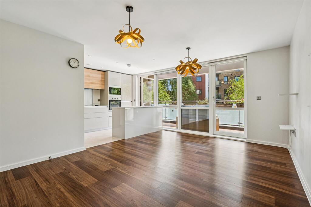 2 bed 1st Floor Flat for rent in London. From Whitman and Co. 2 bed 1st Floor Flat for rent in London. From Whitman and Co.