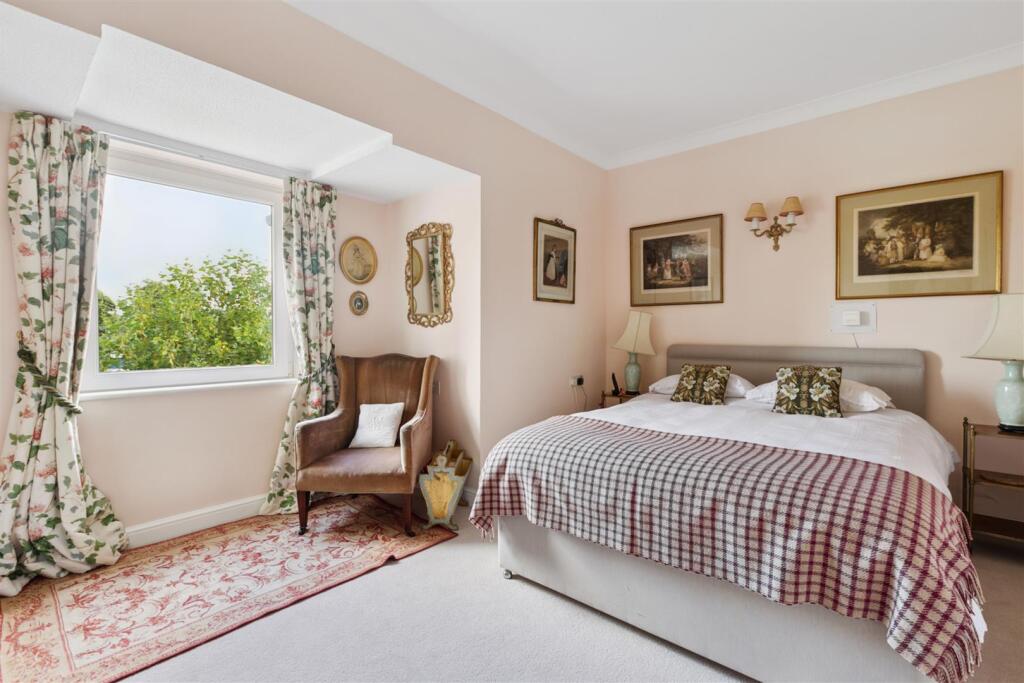 1 bed 1st Floor Flat for rent in Chiswick. From Whitman and Co.