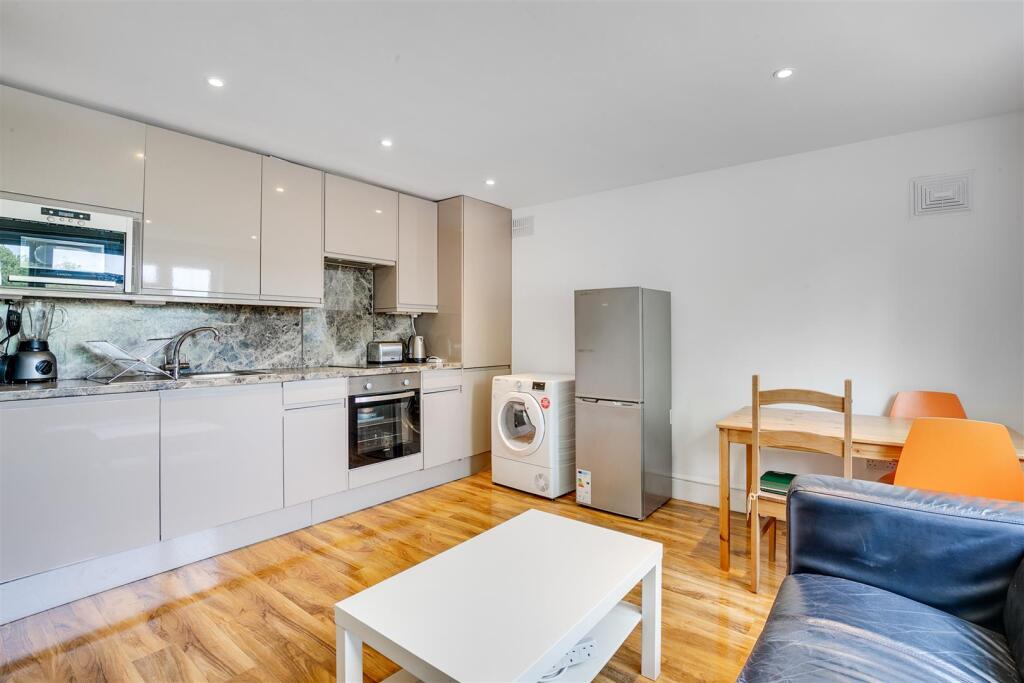 1 bed 1st Floor Flat for rent in Chiswick. From Whitman and Co. 1 bed 1st Floor Flat for rent in Chiswick. From Whitman and Co.