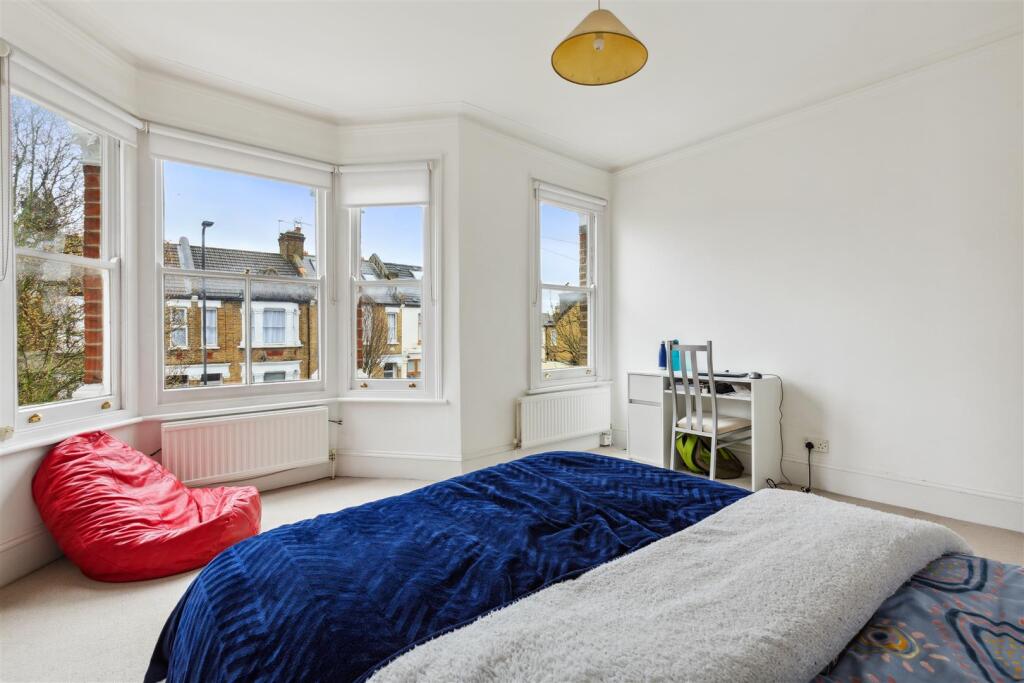 2 bed 1st Floor Flat for rent in Chiswick. From Whitman and Co. 2 bed 1st Floor Flat for rent in Chiswick. From Whitman and Co.