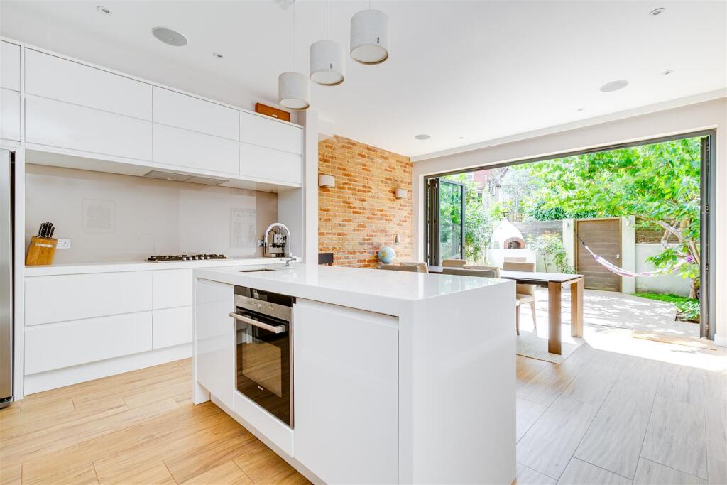 3 bed Not Specified for rent in London. From Whitman and Co.