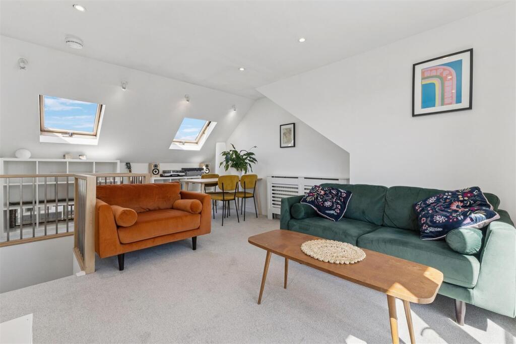 2 bed 1st Floor Flat for rent in Chiswick. From Whitman and Co.