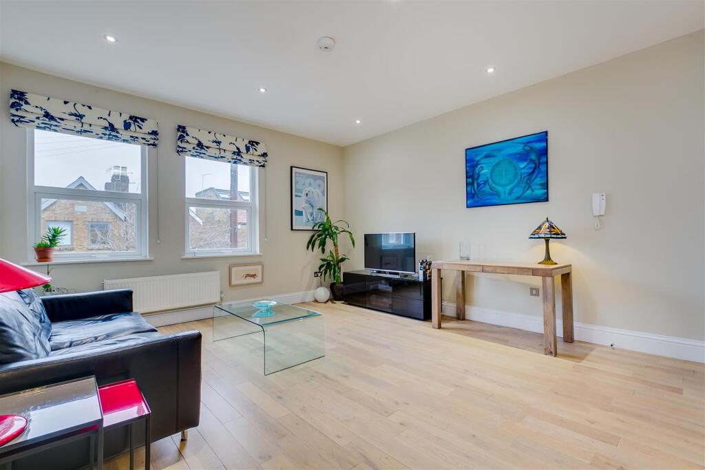 1 bed 1st Floor Flat for rent in London. From Whitman and Co.