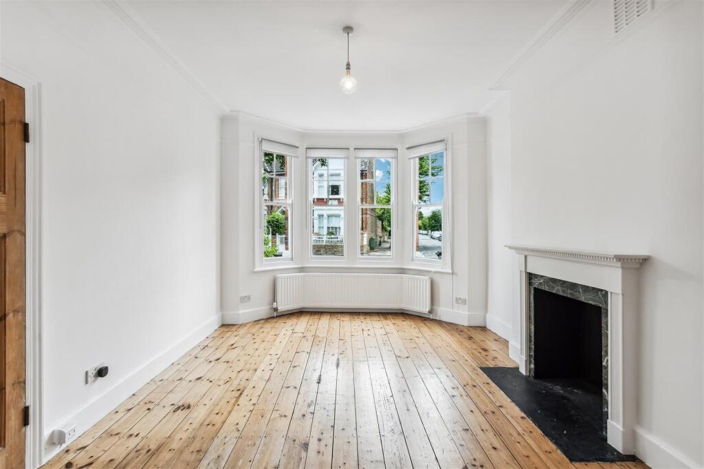 1 bed 1st Floor Flat for rent in Chiswick. From Whitman and Co. 1 bed 1st Floor Flat for rent in Chiswick. From Whitman and Co.