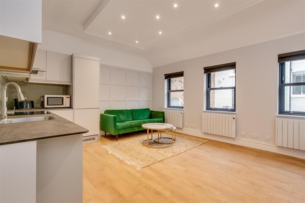 1 bed 1st Floor Flat for rent in Chiswick. From Whitman and Co.