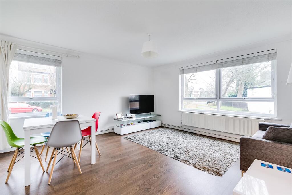 2 bed 1st Floor Flat for rent in Chiswick. From Whitman and Co.