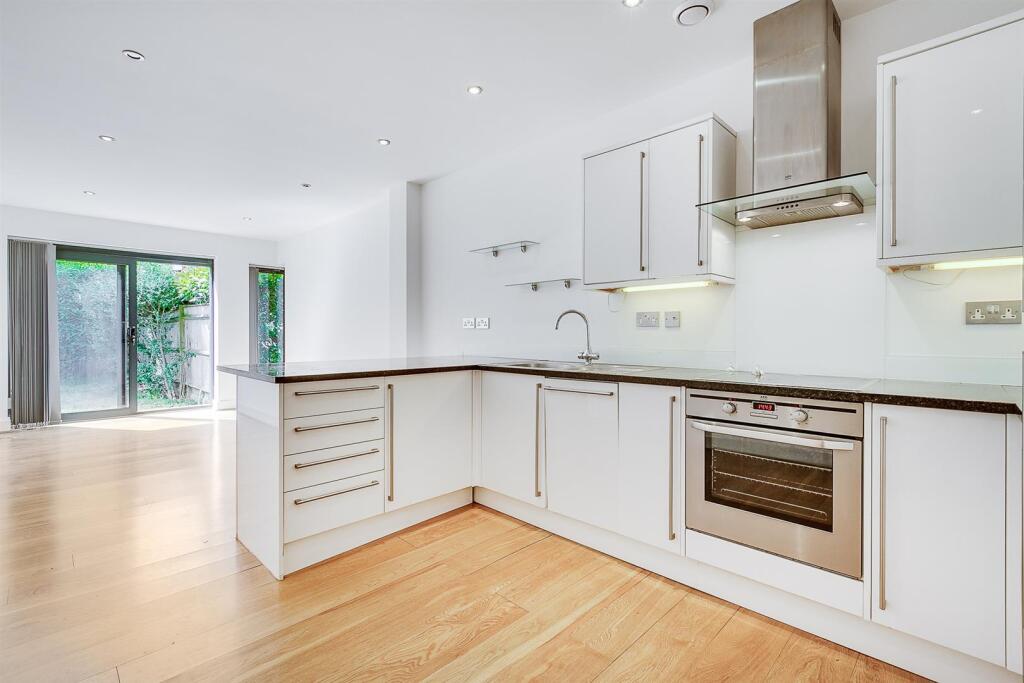 1 bed 1st Floor Flat for rent in Chiswick. From Whitman and Co.