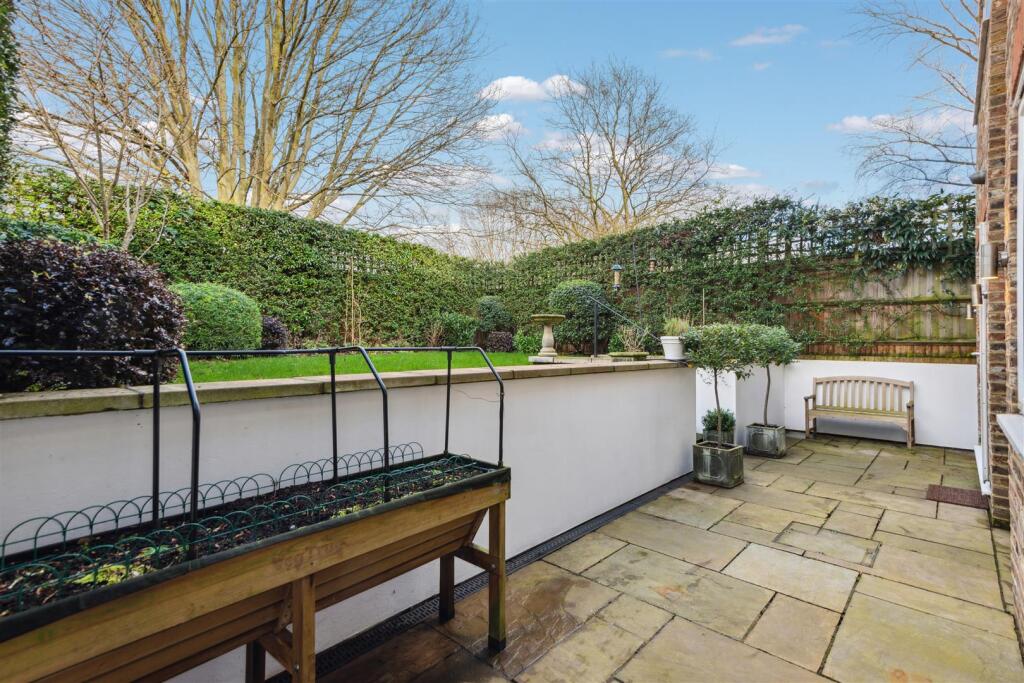 2 bed 1st Floor Flat for rent in Chiswick. From Whitman and Co.