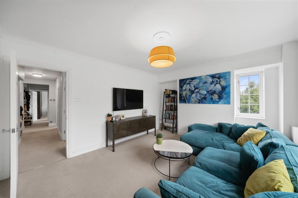 2 bed House (unspecified) for rent in London. From Whitman and Co.