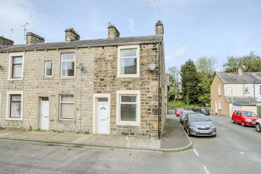 2 bed End of Terrace for rent in Earby. From Carling Jones - Skipton 2 bed End of Terrace for rent in Earby. From Carling Jones - Skipton
