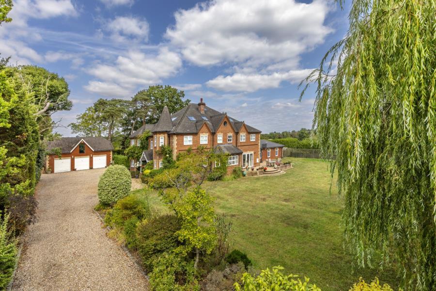 7 bed Detached for rent in Sunninghill. From Buckinghams - Virginia Water