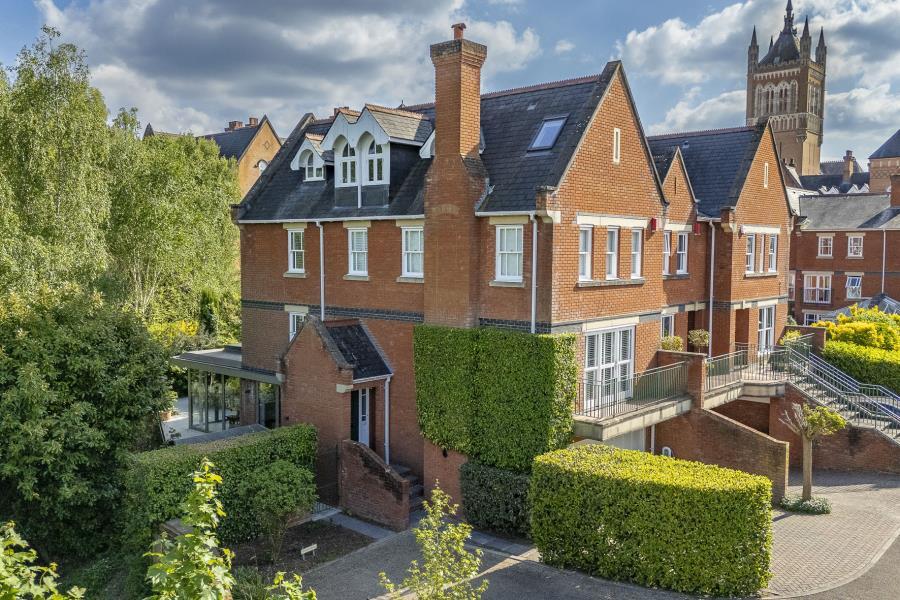 6 bed Town House for rent in Virginia Water. From Buckinghams - Virginia Water 6 bed Town House for rent in Virginia Water. From Buckinghams - Virginia Water