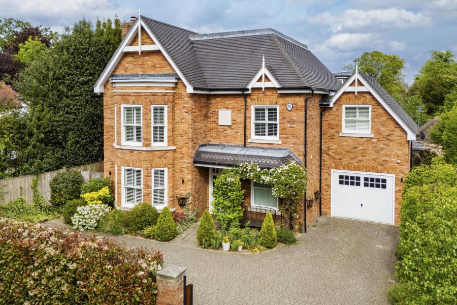 5 bed Detached for rent in Egham. From Buckinghams - Virginia Water